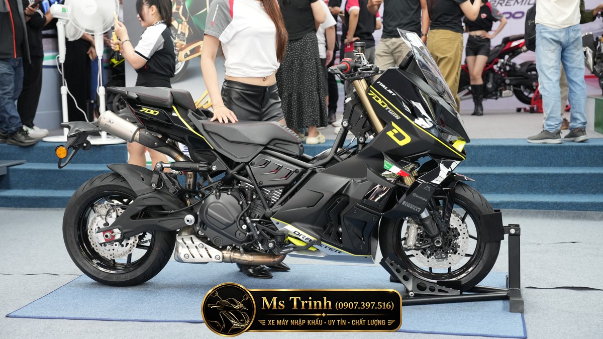 Italjet Dragster 700 Twin Premium Edition nổi bật với phối màu đen vàng đầy cá tính Italjet Dragster 700 Twin Premium Edition nổi bật với phối màu đen vàng đầy cá tính