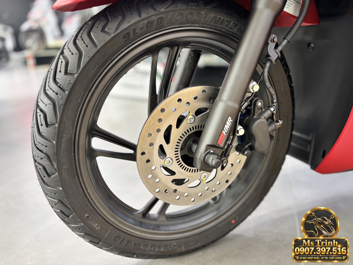 Honda SH150i Ý màu đỏ với hệ thống phanh ABS