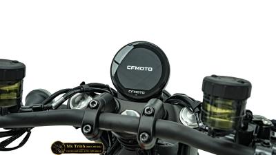 CFMOTO 450CL-C AMT 2026 trắng đỏ: Yên 705 mm, sang số không cần bóp côn trên cruiser 449cc