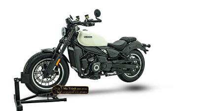 CFMOTO 450CL-C AMT 2026 trắng đỏ: Yên 705 mm, sang số không cần bóp côn trên cruiser 449cc