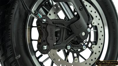 CFMOTO 450CL-C AMT 2026 trắng đỏ: Yên 705 mm, sang số không cần bóp côn trên cruiser 449cc