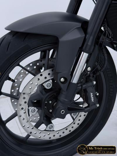 Honda CB500SF màu đen Chất naked bike 4 xi-lanh nổi bật trong diện mạo đen nhám