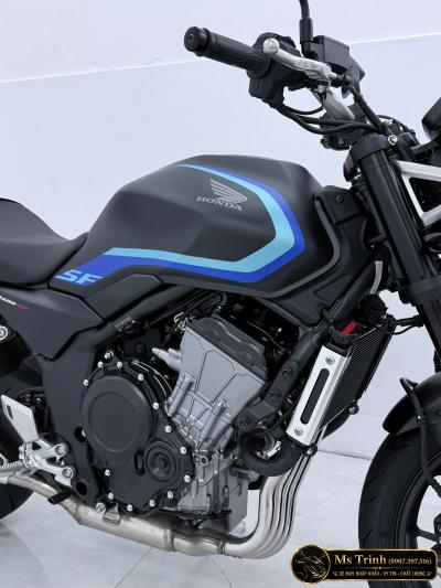 Honda CB500SF màu đen Chất naked bike 4 xi-lanh nổi bật trong diện mạo đen nhám