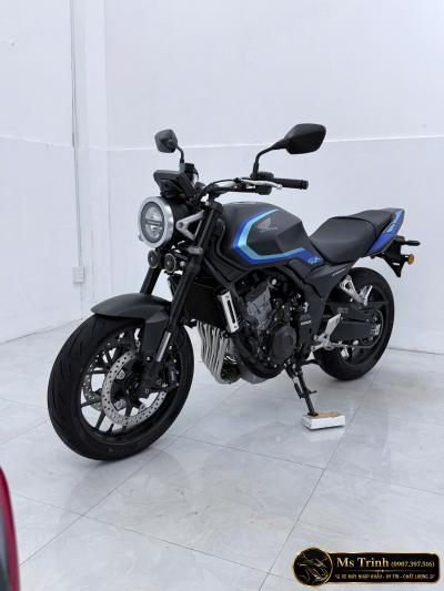 Honda CB500SF màu đen Chất naked bike 4 xi-lanh nổi bật trong diện mạo đen nhám