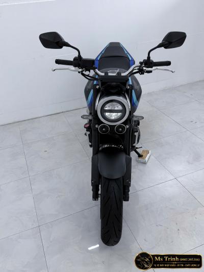 Honda CB500SF màu đen Chất naked bike 4 xi-lanh nổi bật trong diện mạo đen nhám