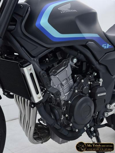 Honda CB500SF màu đen Chất naked bike 4 xi-lanh nổi bật trong diện mạo đen nhám