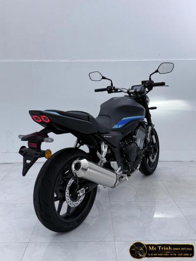 Honda CB500SF màu đen Chất naked bike 4 xi-lanh nổi bật trong diện mạo đen nhám