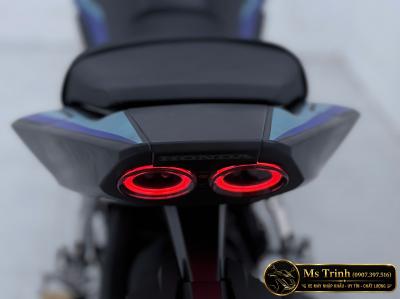 Honda CB500SF màu đen Chất naked bike 4 xi-lanh nổi bật trong diện mạo đen nhám