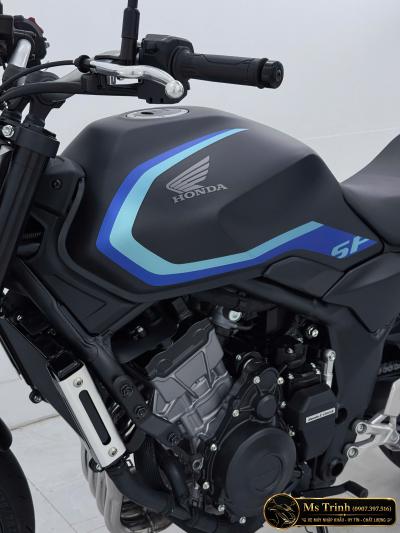 Honda CB500SF màu đen Chất naked bike 4 xi-lanh nổi bật trong diện mạo đen nhám