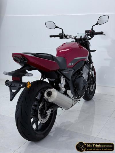 Honda CB500SF Màu Đỏ Naked Bike 4 Xi-Lanh Thế Hệ Mới, Mạnh Mẽ Và Nổi Bật