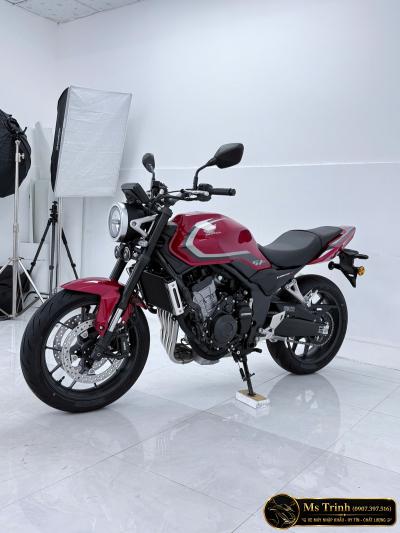 Honda CB500SF Màu Đỏ Naked Bike 4 Xi-Lanh Thế Hệ Mới, Mạnh Mẽ Và Nổi Bật