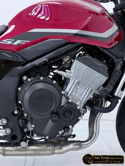 Honda CB500SF Màu Đỏ Naked Bike 4 Xi-Lanh Thế Hệ Mới, Mạnh Mẽ Và Nổi Bật