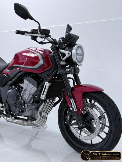 Honda CB500SF Màu Đỏ Naked Bike 4 Xi-Lanh Thế Hệ Mới, Mạnh Mẽ Và Nổi Bật