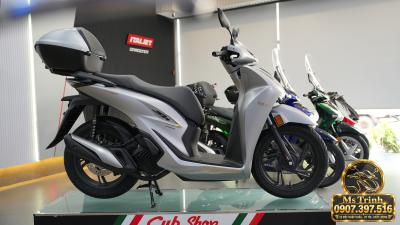 Honda SH150i Ý xám bạc 2027 Sắc bạc thanh lịch, nổi bật với bộ tem vàng