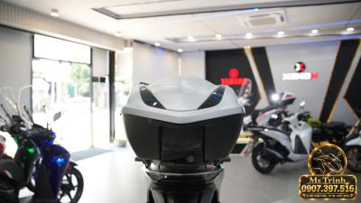 Honda SH150i Ý xám bạc 2027 Sắc bạc thanh lịch, nổi bật với bộ tem vàng
