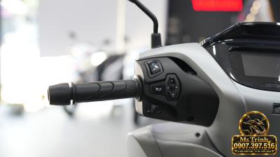 Honda SH150i Ý xám bạc 2027 Sắc bạc thanh lịch, nổi bật với bộ tem vàng