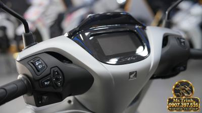 Honda SH150i Ý xám bạc 2027 Sắc bạc thanh lịch, nổi bật với bộ tem vàng