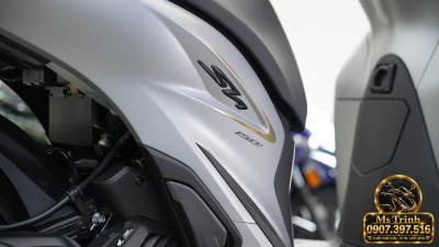 Honda SH150i Ý xám bạc 2027 Sắc bạc thanh lịch, nổi bật với bộ tem vàng