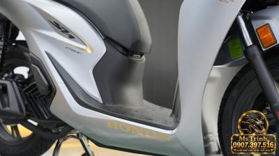 Honda SH150i Ý xám bạc 2027 Sắc bạc thanh lịch, nổi bật với bộ tem vàng