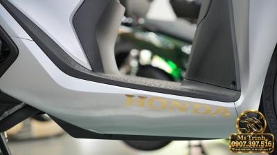 Honda SH150i Ý xám bạc 2027 Sắc bạc thanh lịch, nổi bật với bộ tem vàng