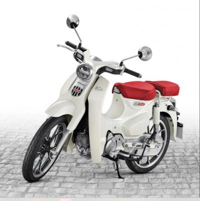 Honda Super Cub C125 Custom Edition 2025 màu trắng Thái Lan
