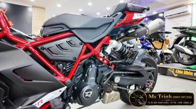 Italjet Dragster 700 Twin màu đỏ – Khung đỏ, áo đen và một diện mạo không dành cho số đông