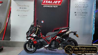 Italjet Dragster 700 Twin màu đỏ – Khung đỏ, áo đen và một diện mạo không dành cho số đông