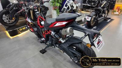 Italjet Dragster 700 Twin màu đỏ – Khung đỏ, áo đen và một diện mạo không dành cho số đông