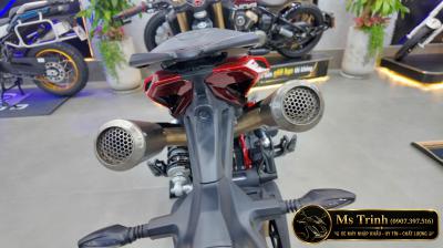 Italjet Dragster 700 Twin màu đỏ – Khung đỏ, áo đen và một diện mạo không dành cho số đông