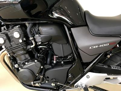  Nên mua Honda CB400SF hay Kawasaki Z1000 2018 