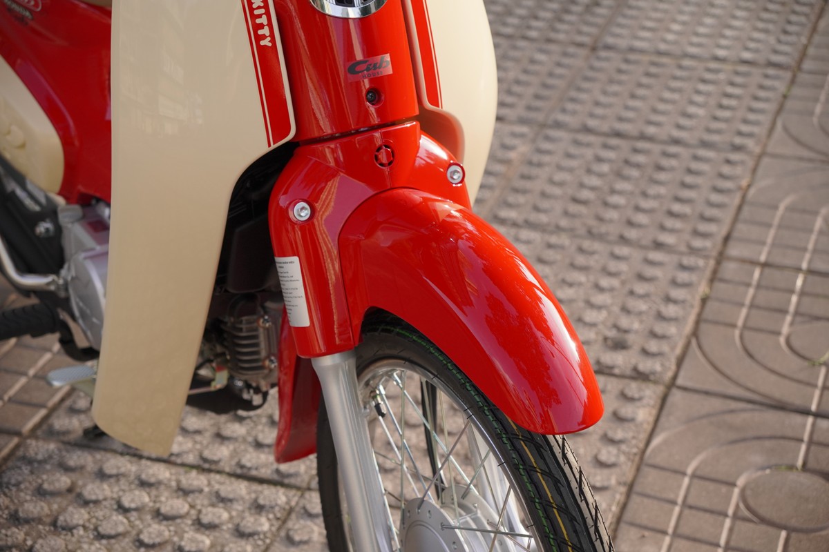 Cận cảnh hình ảnh Honda Super Cub 50 Hello Kitty nhập Nhật tại Việt Nam