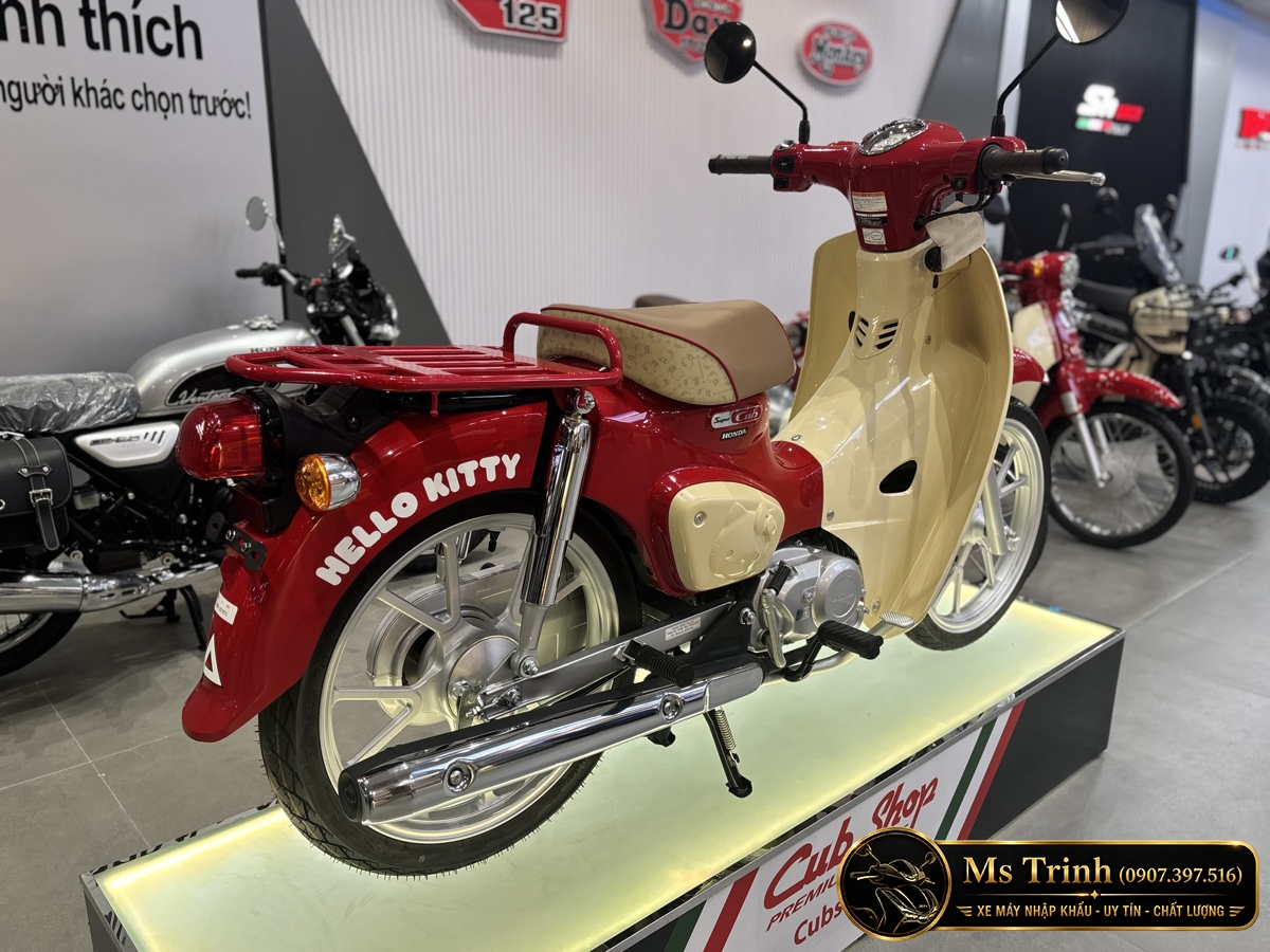 Cận cảnh Honda Super Cub 110 Hello Kitty