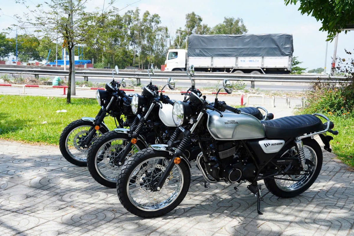 Honda CGX150 classic: trắng, đen, xám bạc