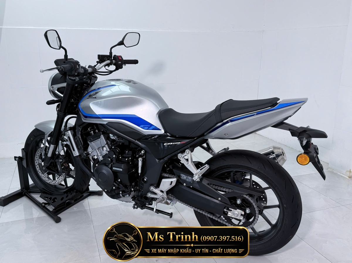 Honda CB500SF Super Four 2026 mang đến sự kết hợp hài hòa giữa thiết kế cổ điển và công nghệ hiện đại.