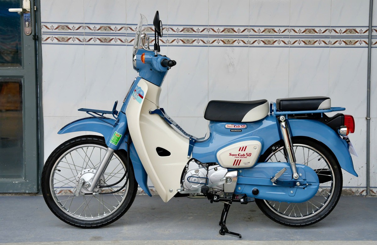  Toàn cảnh xe Super Cub 50 Final Edition chuẩn phong cách cổ điển thanh lịch.