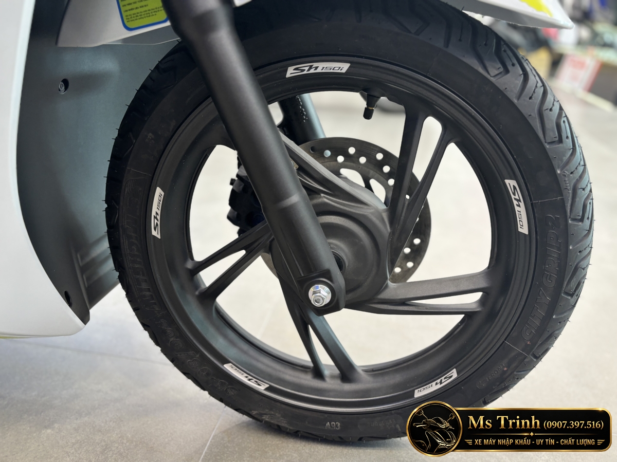 Bánh trước Honda SH150i Ý Malossi kết hợp mâm đen, phanh đĩa và chắn bùn tem thể thao