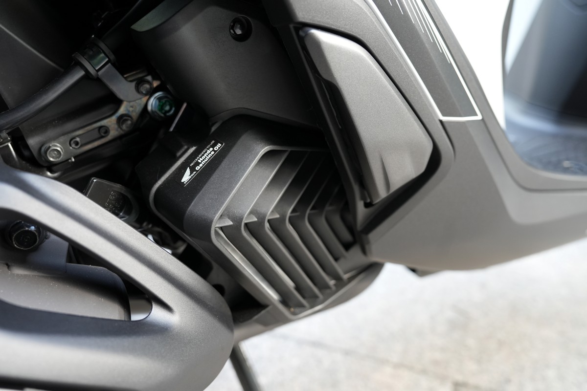 Hình ảnh ngoại cảnh của Honda SH150i 2025 Sport Edition Made In Italy Màu Trắng