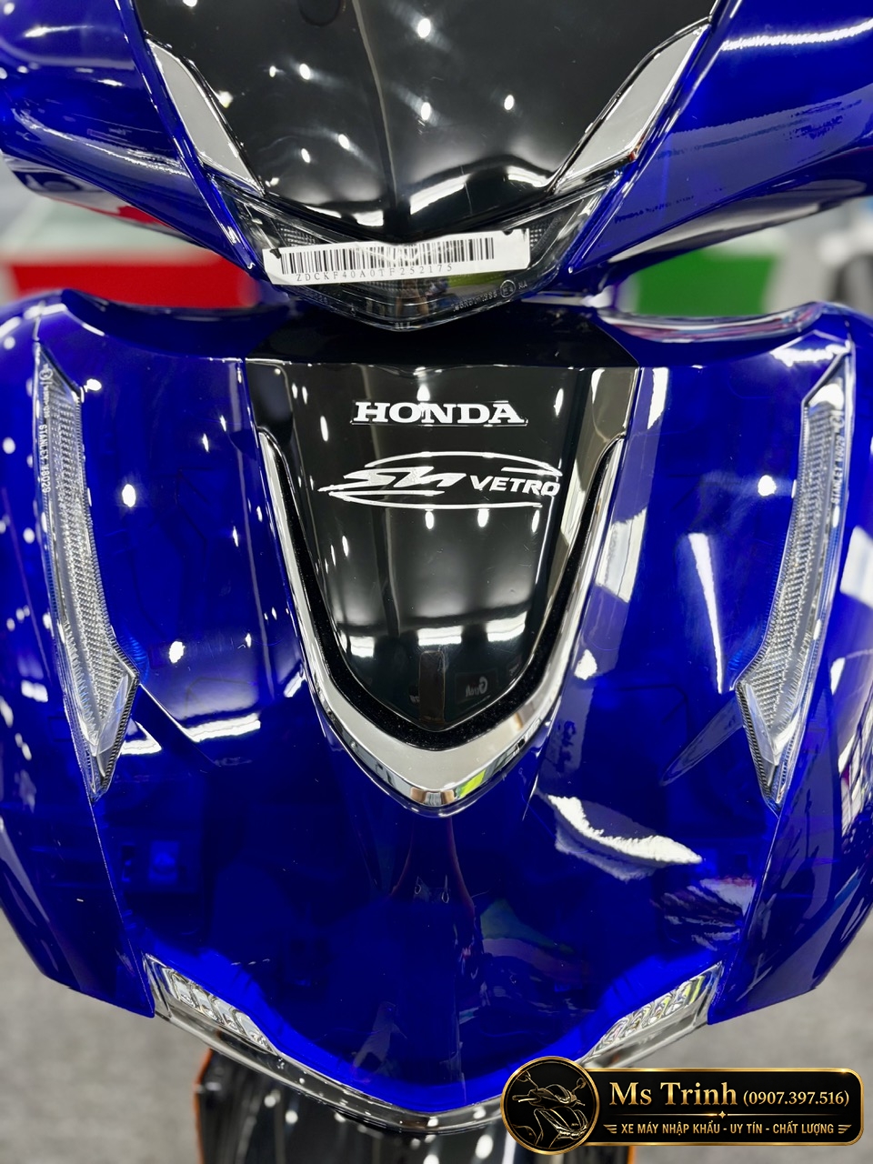 Phía trước xe của Honda Sh150 Vetro Blue Sapphire 2026 Phía trước xe của Honda Sh150 Vetro Blue Sapphire 2026